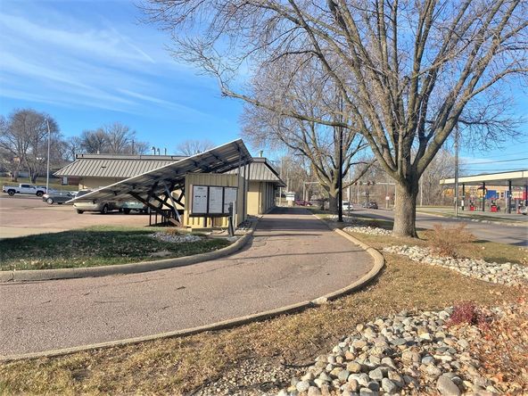 Gordon Dr Drive-Thru : 4243 Gordon Dr (drive-thru), Sioux City, IA 51106